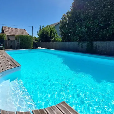 Maison Avec Piscine Et Riviere Hébergement de vacances Couze-et-Saint-Front