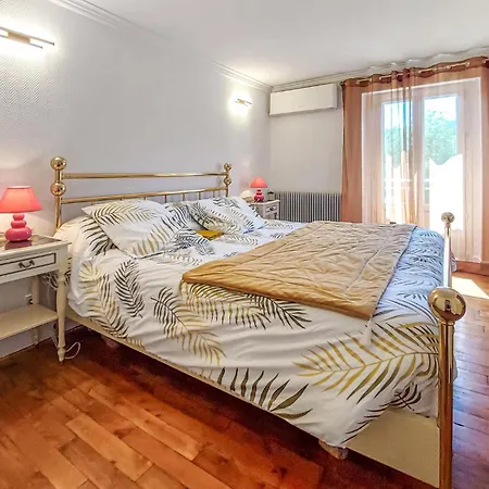 Maison Avec Piscine Et Riviere Hébergement de vacances Couze-et-Saint-Front